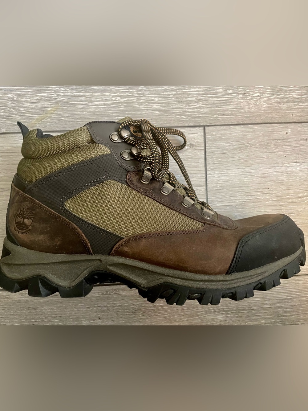 Timberland, Men’s Keele Ridge waterproof hiking boots in brown leather.